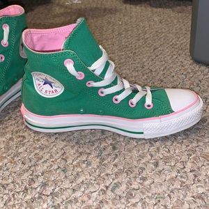 BRAND NEW high top converse